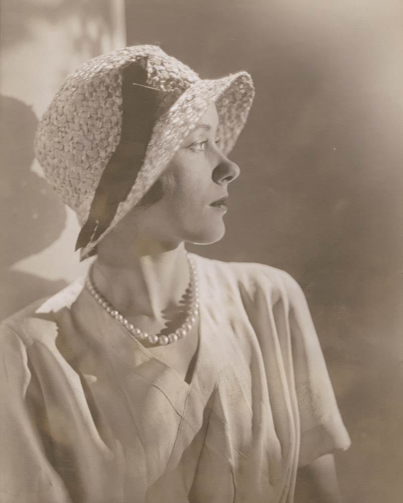 Vogue Magazine Photographer - Woman with Pearls and Hat Vogue Magazine Photographer - Woman with Pearls and Hat