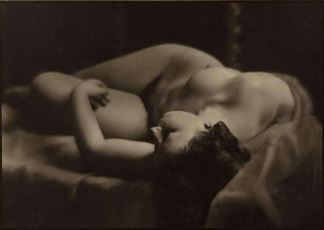E. Lentz. - Reclining Female Nude