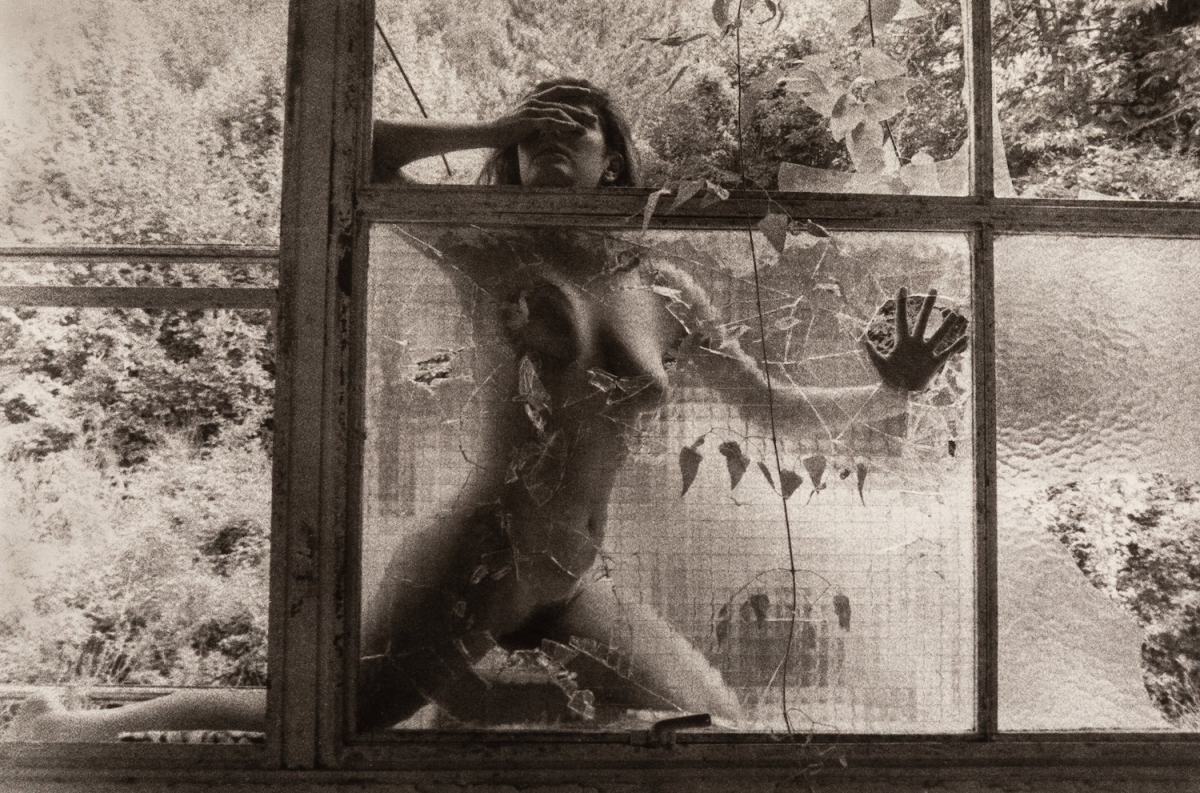 Lucien Clergue - Nu Aux Virtres Brisees