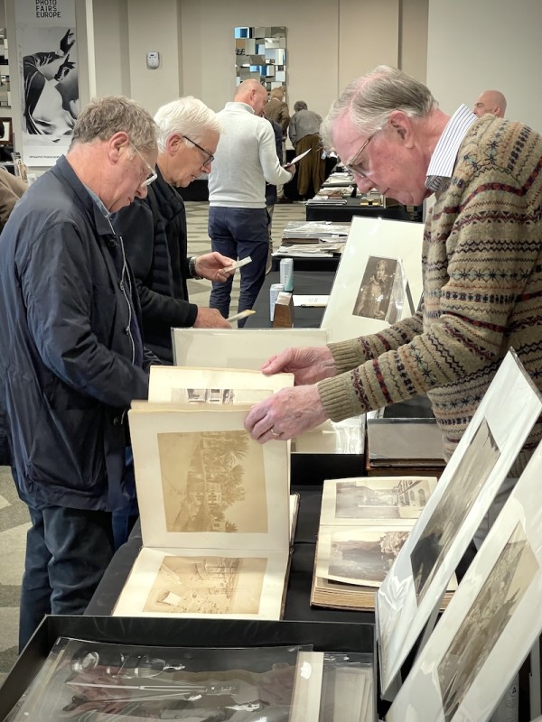 Michael Hoppen at Richard Meara’s table. (Photo Courtesy of Stefan Fielder)